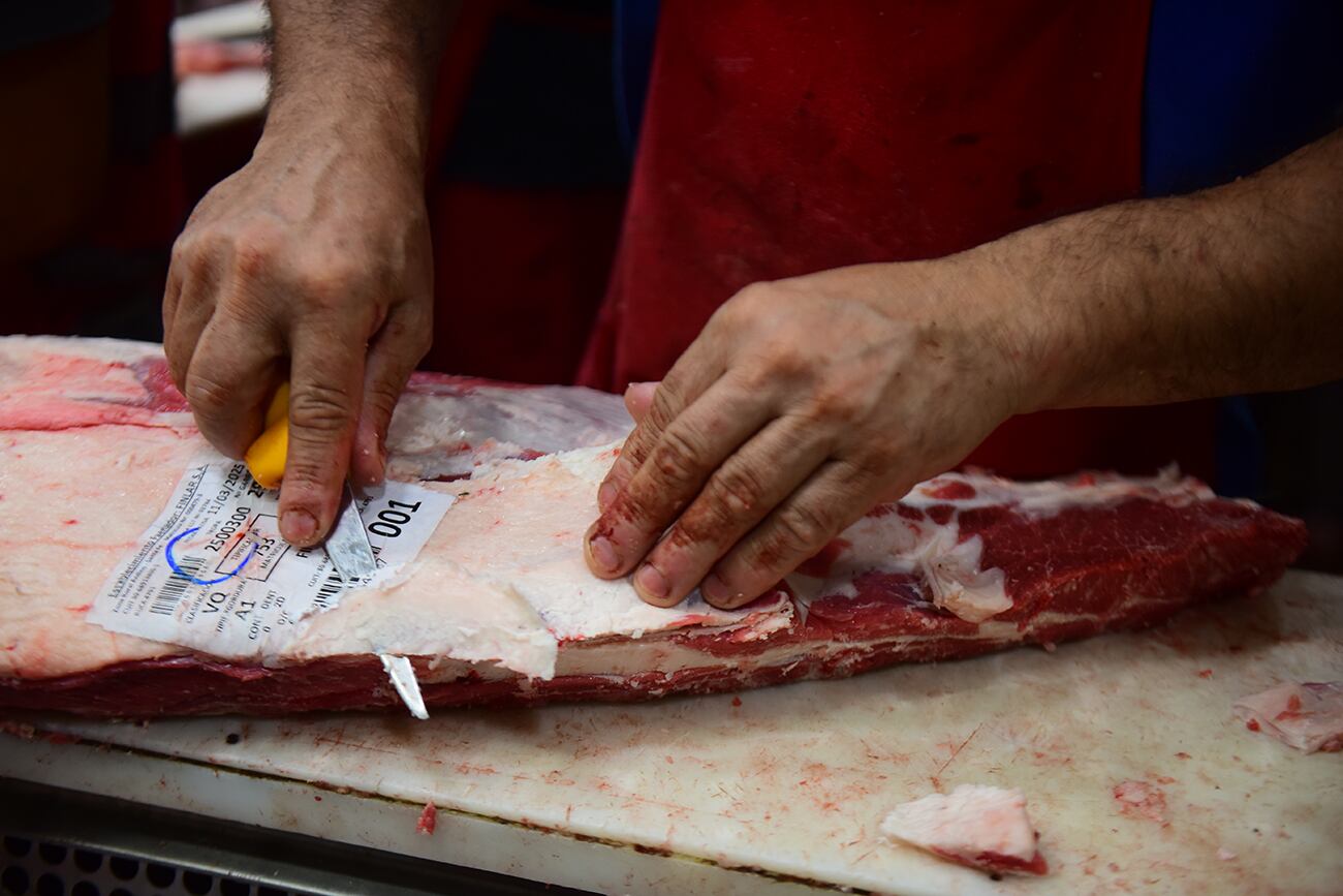 El hombre murió trabajando dentro de su carnicería en Córdoba . (José Gabriel Hernández / La Voz / Ilustrativa)
