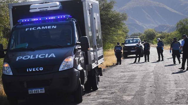 La Fiscal Claudia Rios y la Policia de Mendoza trabajan en la zona de Papagayos donde encontraron el cuerpo sin vida de una mujer que estaba desaparecida
Foto:José Gutierrez / Los Andes