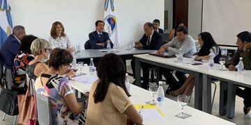 Como lo hiciera en ocasiones anteriores desde comienzo del año, el ministro de Hacienda y Finanzas, Carlos Sadir; y su par de Educación, María Teresa Bovi, se reunirán este viernes con la dirigencia de ADEP. (Archivo)