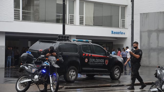 La Brigada de Explosivos llegó al lugar alrededor de las 9 de la mañana. (@jessicaimaz)