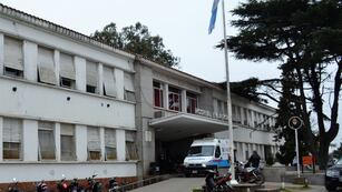 La mujer baleada está grave en el Hospital Escuela Eva Perón de Granadero Baigorria.