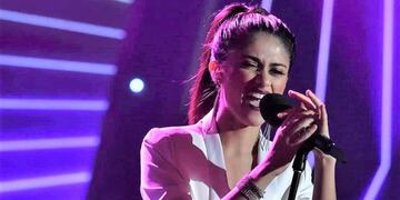 Juliana Gallipoliti, la correntina que le hizo frente a todos sus temores y hoy deslumbra con su voz.