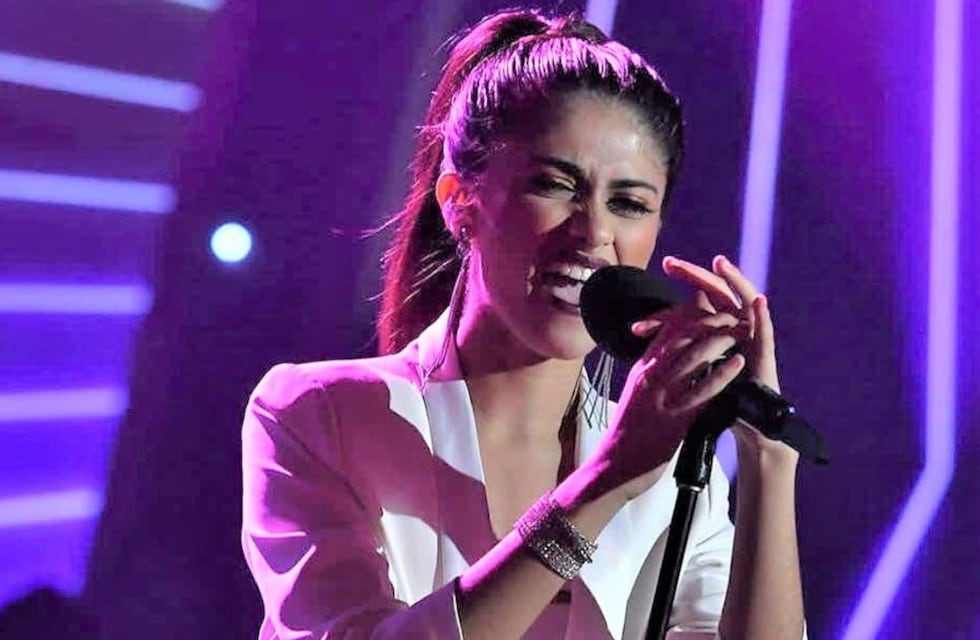 Conocé a Juliana Gallipoliti, la correntina que se sobrepuso al bullying con el canto y hoy deslumbra con su voz