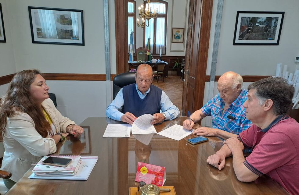 Firma de convenio para el recambio de luminarias en Claromecó