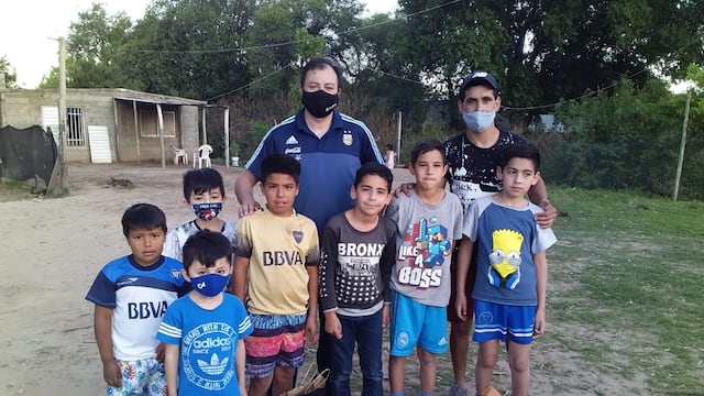 Martín Quintero se movió para recibir donaciones y las empezó a entregar en las escuelitas más necesitadas