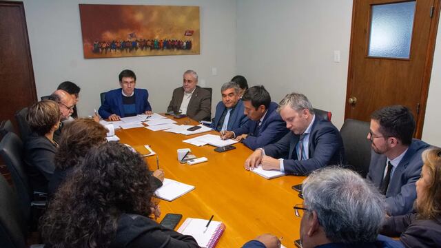 Sindicatos de la educación recibieron del equipo económico provincial la propuesta de aumento salarial para el mes en curso.