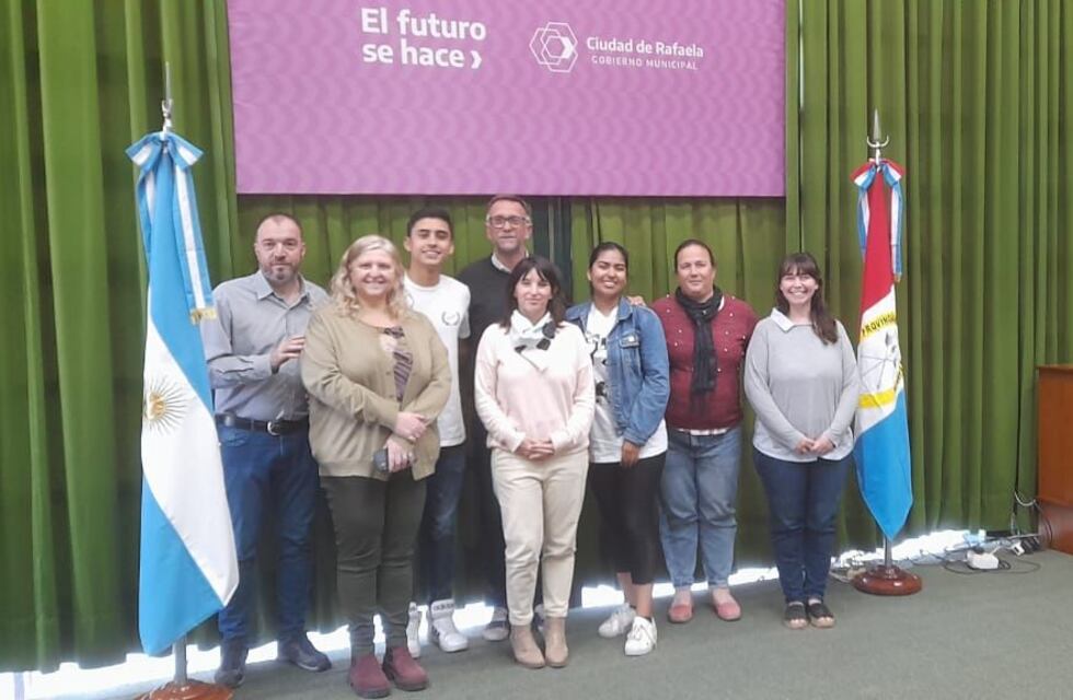 Estudiantes extranjeros que participan de un intercambio con la UNRaf visitaron el edificio municipal