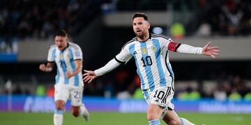 ionel Messi de Argentina celebra un gol hoy, en un partido de las Eliminatorias Sudamericanas para la Copa Mundial de Fútbol 2026 entre Argentina y Ecuador en el estadio Más Monumental en Buenos Aires (Argentina). EFE/ Luciano González
