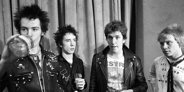 Sid Vicious, Johnny Rotten, Steve Jones y Paul Cook. Los Sex Pistols, en su sucio esplendor. (Instagram @pistolsofficial)