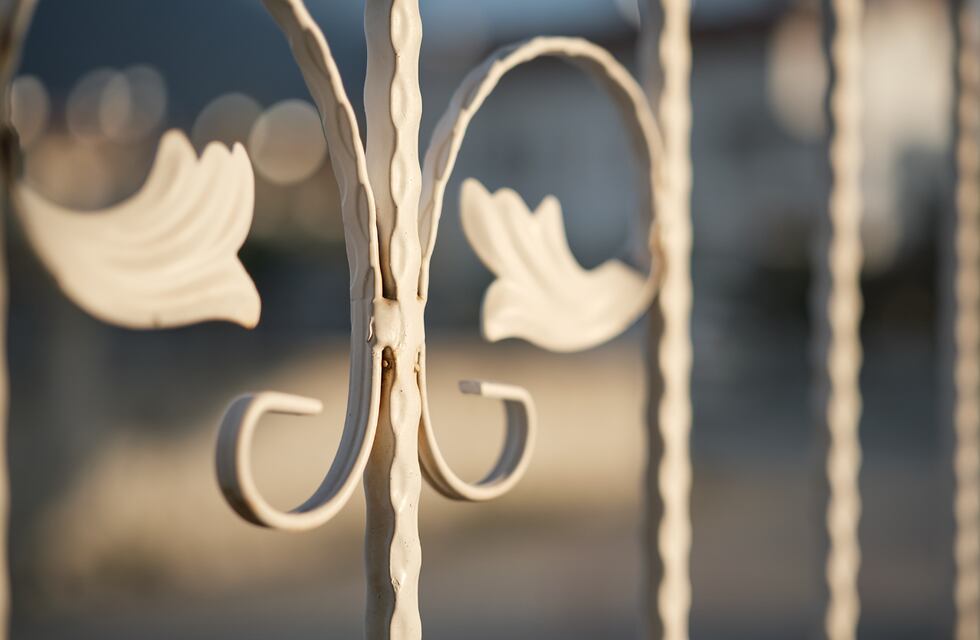 Un niño de 2 años fue aplastado por un portón de hierro y lucha por su vida en Córdoba