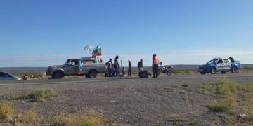 La comunidad Mapuche cortó la Ruta Nacional 22 para denunciar que les usurparon la personería