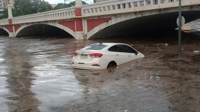 La tormenta hizo que el río Suquía se desborde en la ciudad de Córdoba. (Gentileza @Leoguevara80)
