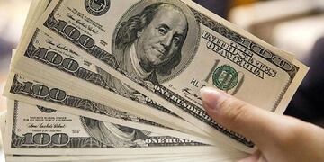 El dólar blue sigue superando los $370 este jueves