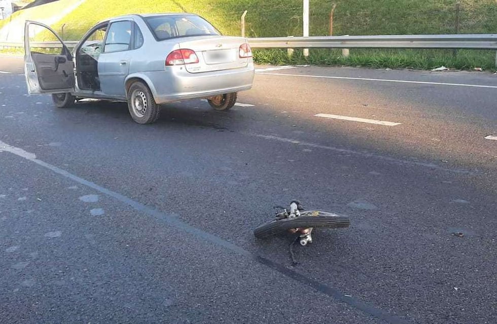 Dos motochorros escaparon por el Acceso Oeste y chocaron: hay un muerto