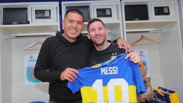 Riquelme visitó a Messi en el vestuario de la Bombonera. (Boca)