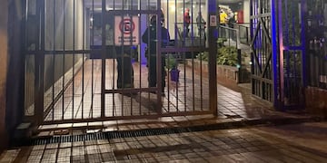 Bomberos evacuaron a más de 20 personas producto del fuego en un departamento de Córdoba.