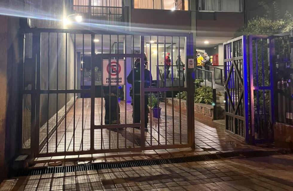 Se incendió un edificio en el centro de Córdoba: una joven internada y 25 evacuados