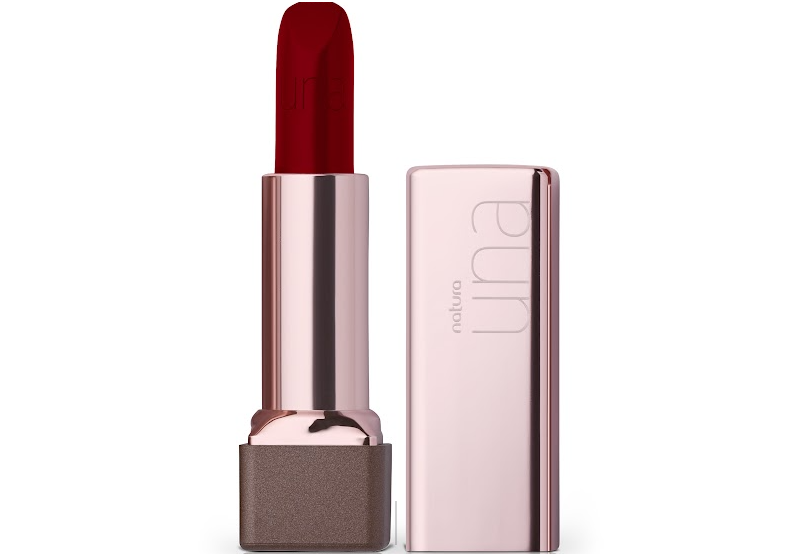 La fórmula de este labial incluye partículas inteligentes que se adaptan al tono de piel de cada persona.