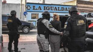 Una abuela fue detenida por dirigir una banda dedicada a vender drogas.