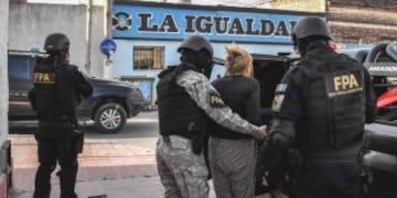 Una abuela fue detenida por dirigir una banda dedicada a vender drogas.