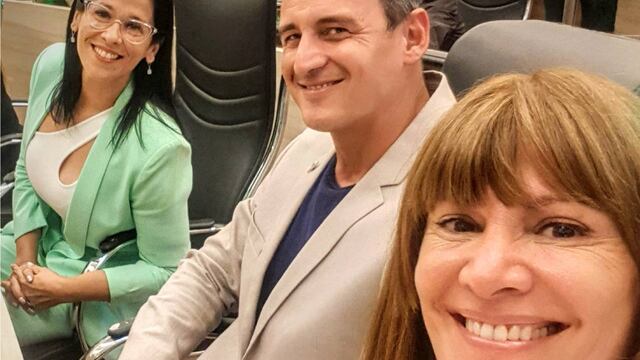 Ciro Seisas fue uno de los últimos que pasó al frente durante el acto en el Palacio Vasallo.