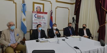 La conferencia de prensa fue transmitida desde casa de gobierno vía streaming