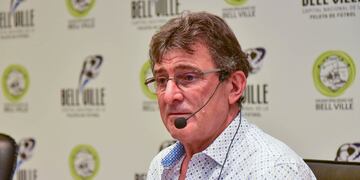 Fiesta Nacional de la Pelota de Fútbol en Bell Ville. Se homenajeó a Mario Kempes (La Voz)