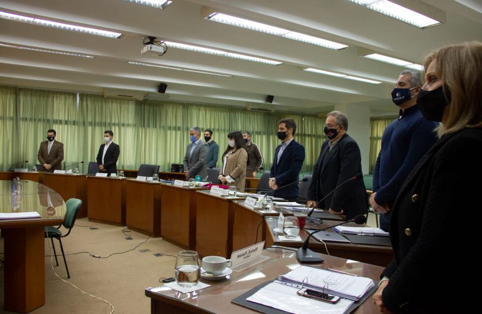Volvió a comisión el proyecto para aumentar la planta permanente