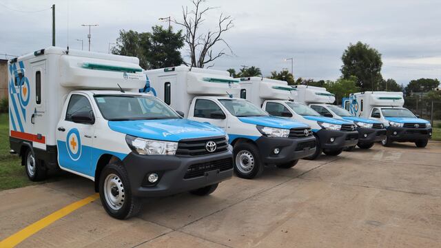 El Plan nacional de Reconstrucción del Sistema de Salud entregó a Jujuy once ambulancias destinadas a atender las necesidades de igual número de ciudades y localidades del interior provincial.