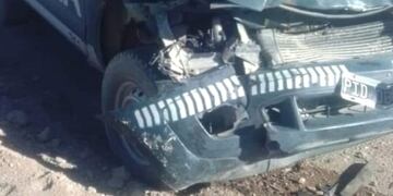 Así quedó la Ford Ranger de la Policía que chocó con el caballo.