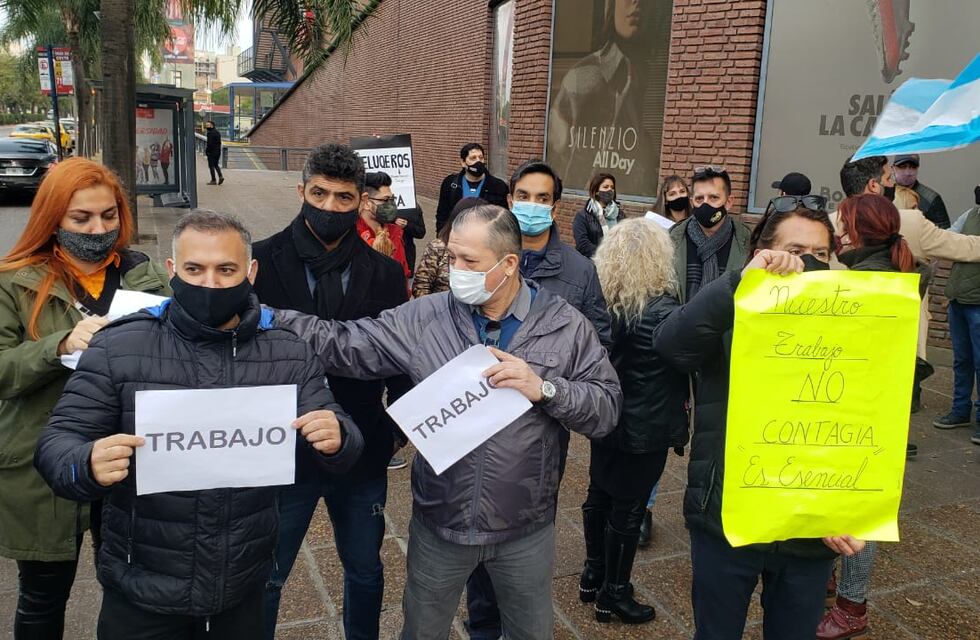 Peluqueros de Córdoba reclaman la reapertura