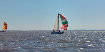 El velero "Jote 3" timoneado por Juan Dombrowsky, (Foto: Gaceta Marinera).