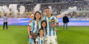 "Fideo" celebró el campeonato mundial con toda la hinchada argentina en el Monumental.