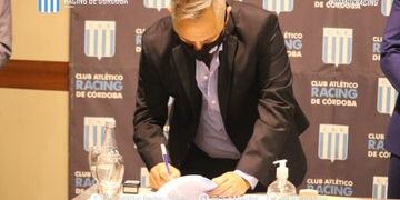 "El convenio es para que Racing sea cada vez más grande", resaltó Manuel Pérez, presidente de la Academia.