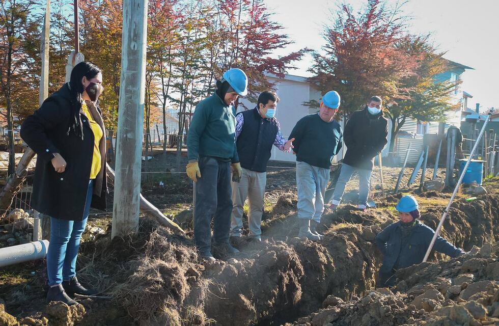 Avanzan en Tolhuin las Obras de agua y cloaca en el barrio “9 de octubre”