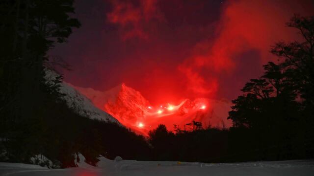 Gran participación de la tradicional Bajada con Antorchas del Glaciar Martial