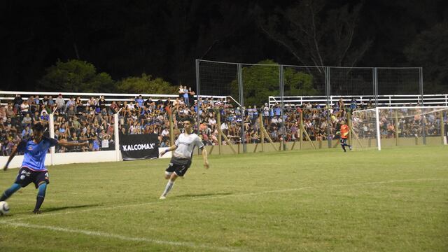 Polémica: el Clásico de Morteros se jugó con las tribunas colmadas.