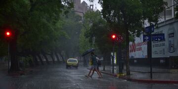 Tormenta y calles anegadas en la Ciudad de Córdoba
