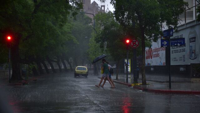 Tormenta y calles anegadas en la Ciudad de Córdoba