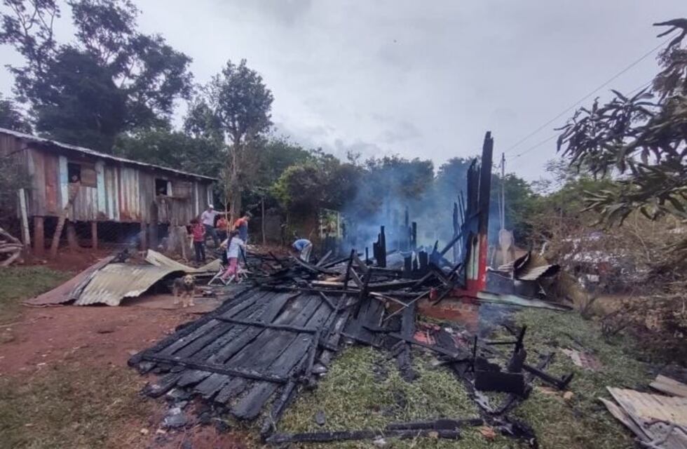 Aristóbulo del Valle: una vivienda terminó reducida a cenizas tras un incendio