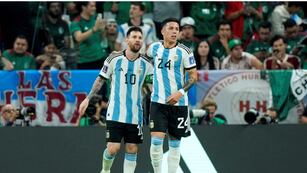 Messi y Enzo Fernández. (AP)