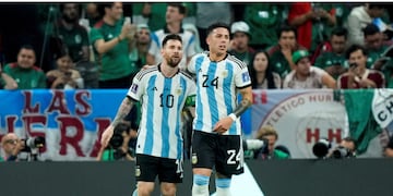 Messi y Enzo Fernández. (AP)
