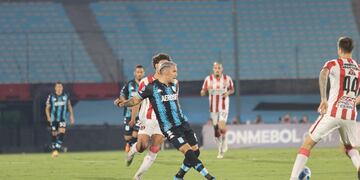 La Academia abre la Copa Sudamericana en Uruguay.