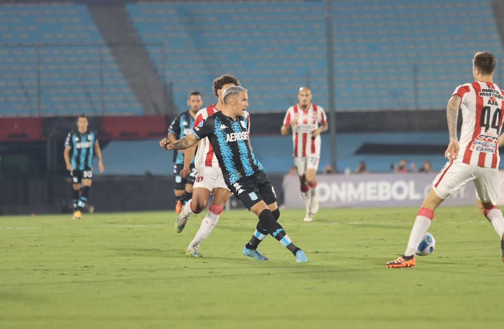 Racing ganó 1-0 en su debut en la Copa Sudamericana: polémico gol sobre el final ante River de Uruguay