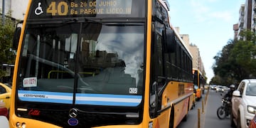 La línea 40, una de las que tendrá sus paradas modificadas temporalmente en avenida Maipú.