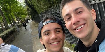 Dos cordobeses lograron sacarse una foto con Lionel Messi