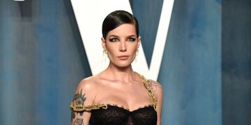 ARCHIVO- Halsey en la fiesta de los Oscar de Vanity Fair en Beverly Hills, California, el 27 de marzo de 2022. (Foto Evan Agostini/Invision/AP, archivo)