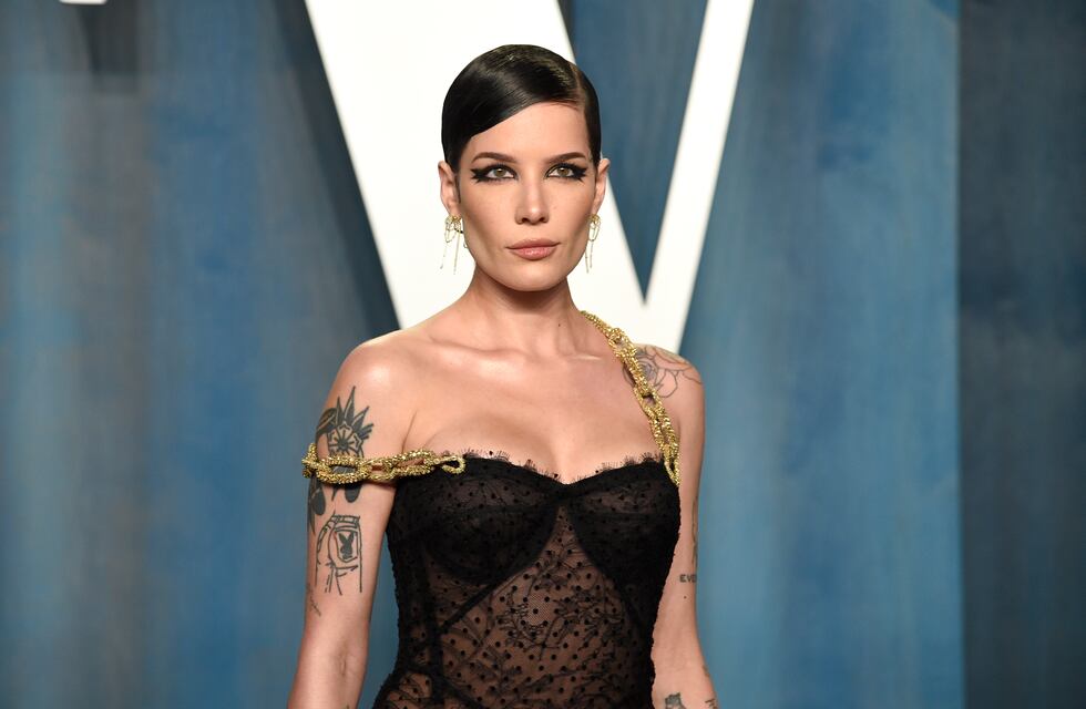 Halsey reveló que padecía de una terrible enfermedad: “Hay veneno en mi cerebro”