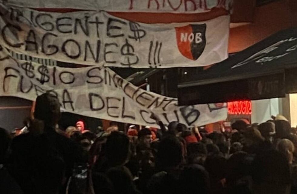Newell’s Old Boys vivió una noche de protesta y tensión tras el clásico rosarino