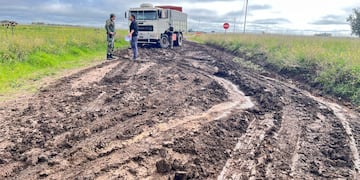 Dañó un camino rural enlodado y fue infraccionado